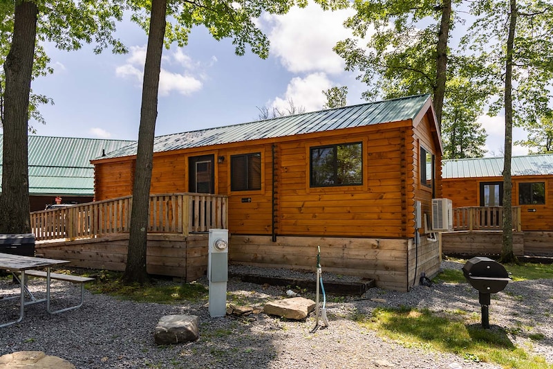 Deluxe Acorn Cottage-1