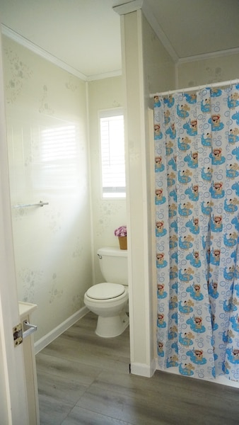 Lakefront Cottage-7