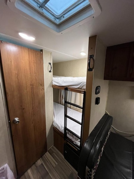 RV Rental 22 Foot-4