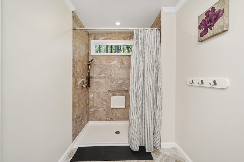 Premier Cabin - Accessible-15