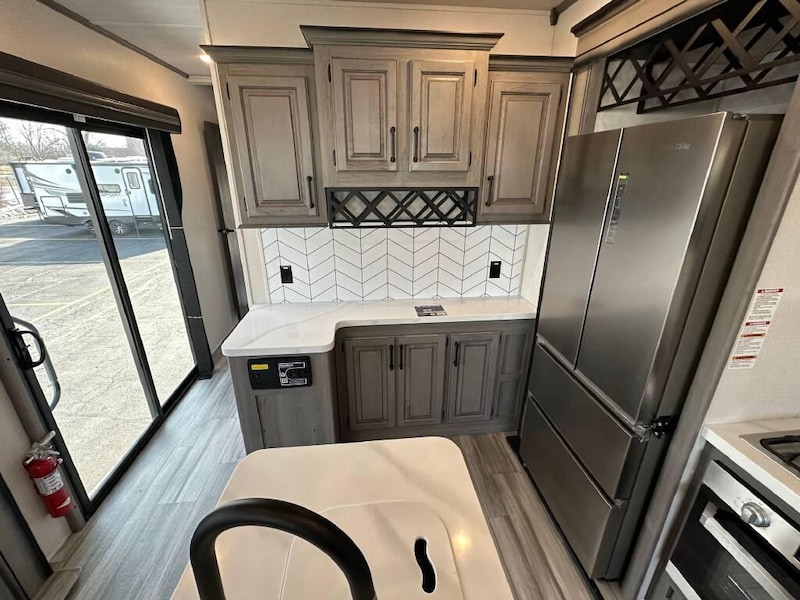 Ranger Smith PREMIUM RV Rental Six Person - Full-Service-9