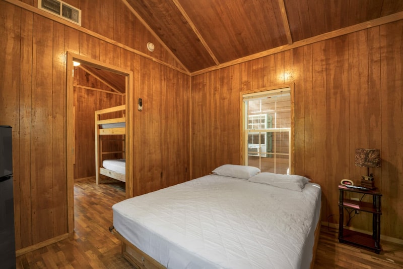 Yogi Bear™ Sleeper Deluxe (sleeps 6)-1