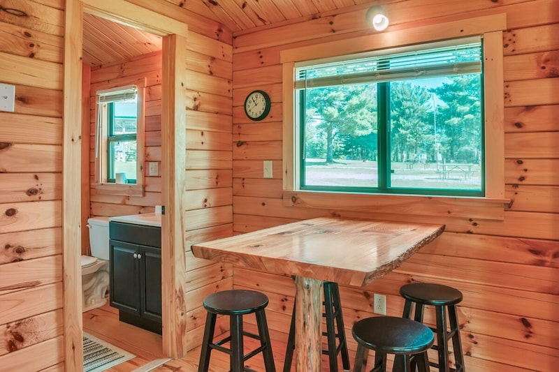 Lake View Cindy Bear™ Deluxe Cabin-7