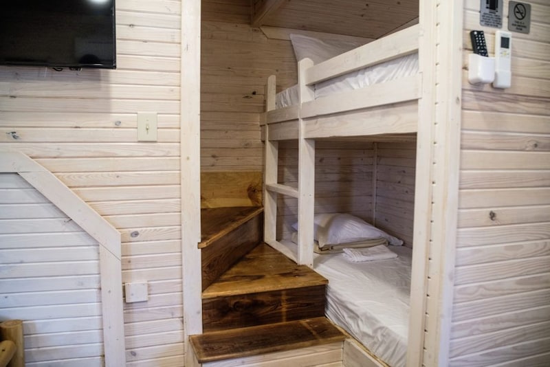Suite 2-Story 2-Bedroom Cabins-9