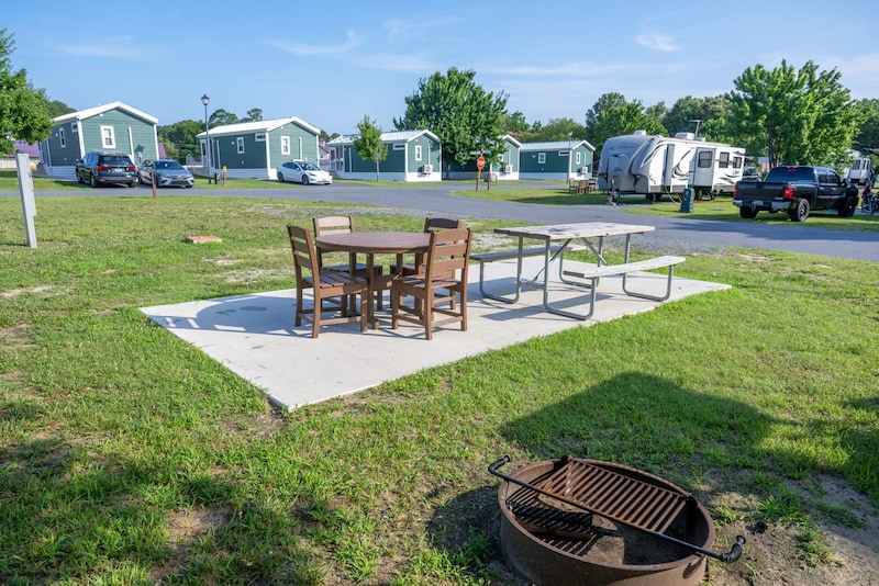 Deluxe Back-In FHU RV Site-1