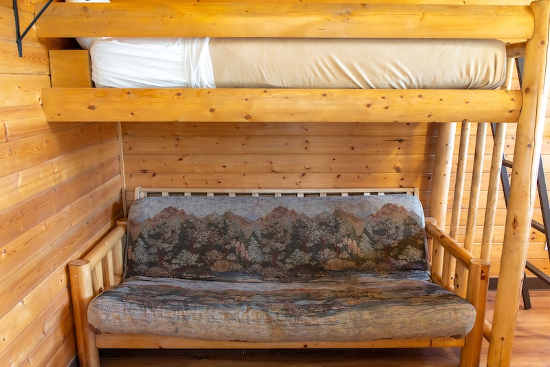 Lazy Bear Cabin-5