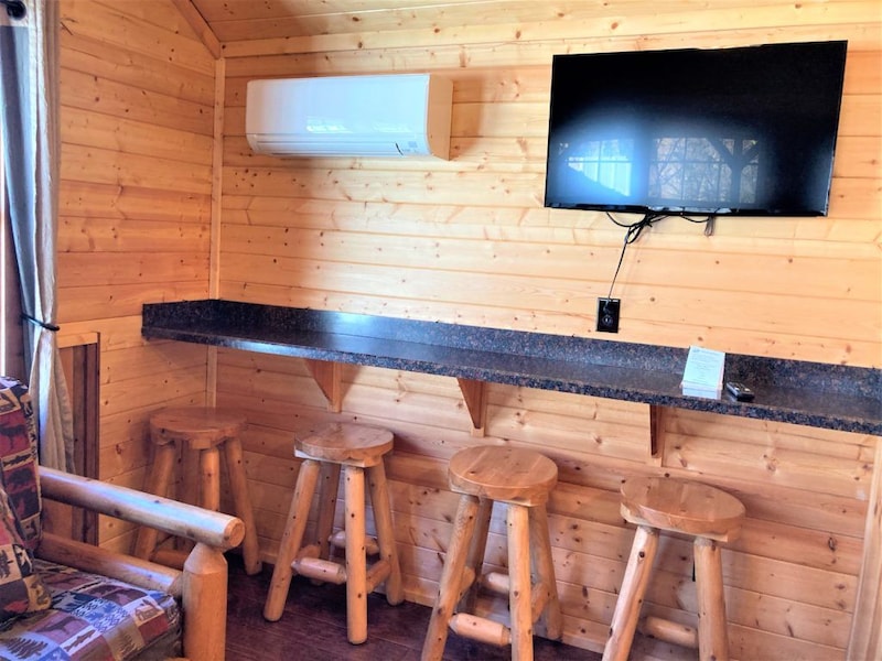 Family 1 Bedroom Cabin (Standard)-5