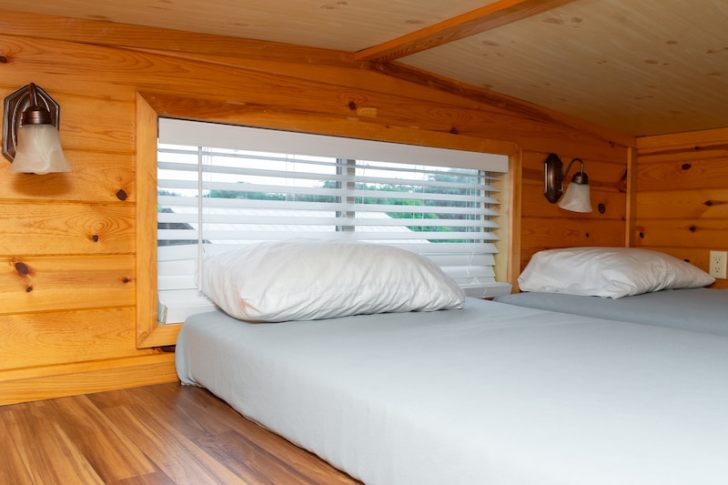 Yakky Doodle™ Cabin-8