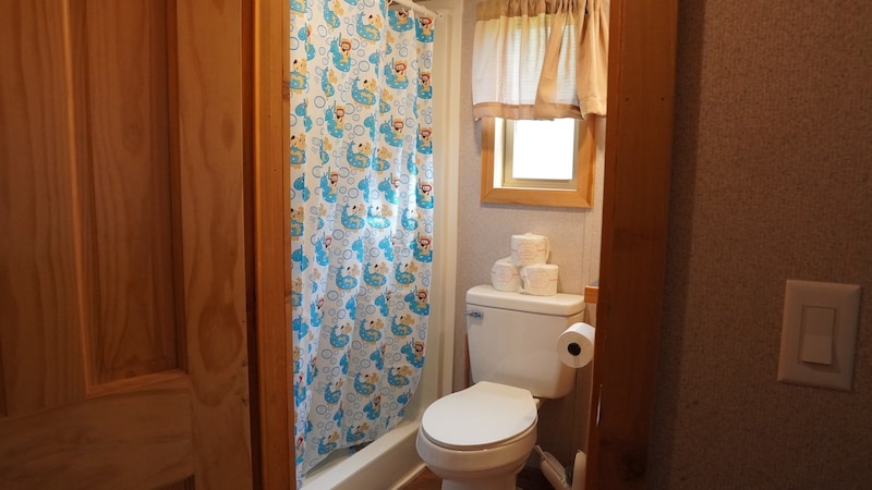 Pine Grove Cindy Bear™ Cabin-6