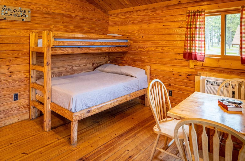 Deluxe Comfort Cabin-12