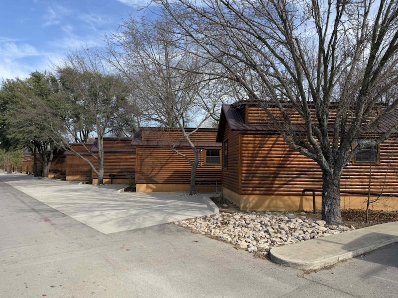 Family 1 Bedroom Cabin (Standard)-6