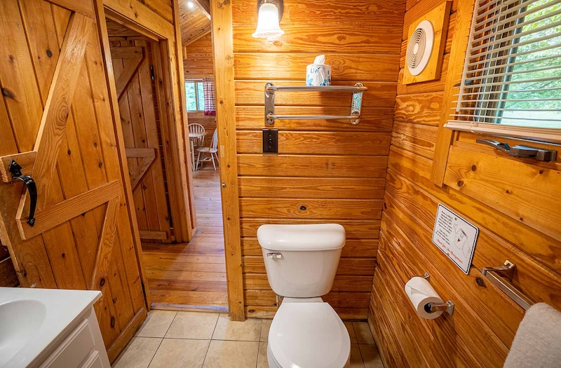 Deluxe Comfort Cabin-9