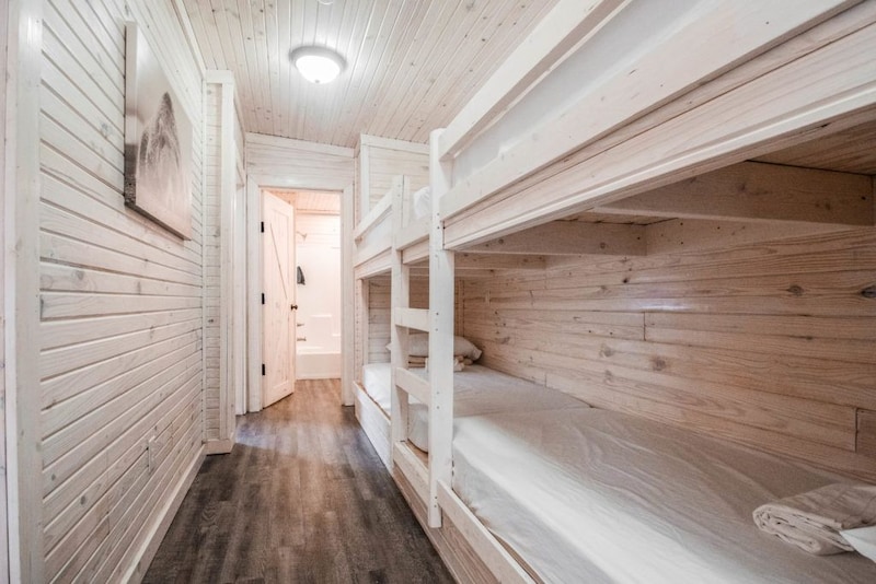 Suite 2 Bedroom Vacation Cabins (4 Plex) T-11