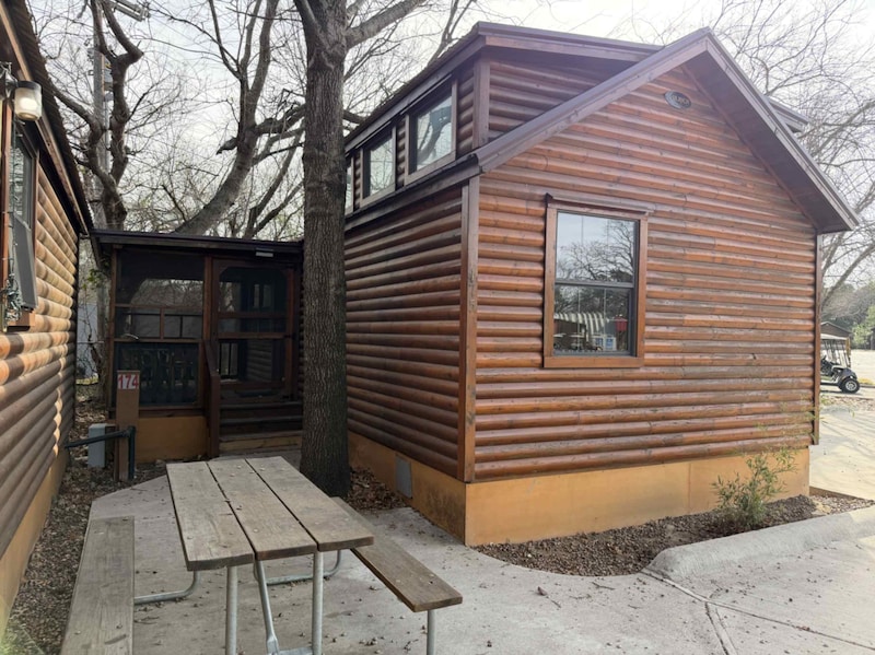 Family 1 Bedroom Cabin (Standard)-10