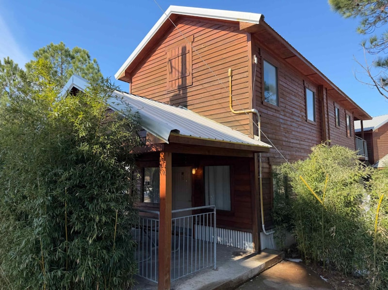 Suite 2 Bedroom Vacation Cabins (2 Plex) T-8