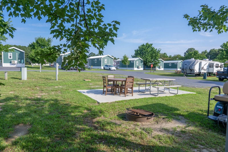 Deluxe Back-In FHU RV Site-3