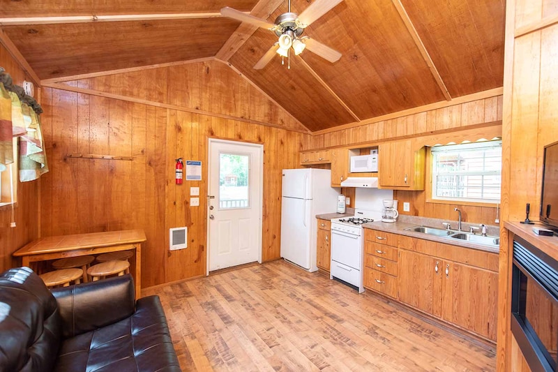 Ranger Smith™ Cabin-7