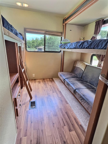 RV Rental Y505-6