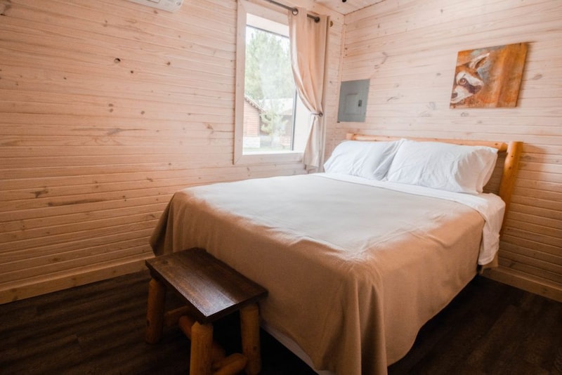 Suite 2 Bedroom Vacation Cabins (2 Plex) B-11