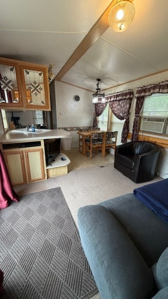 Yogi Bear Full-Service Cabin - Six Person-3