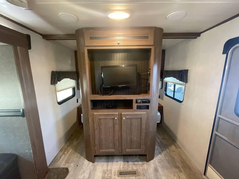 Ranger Smith RV Rental Six Person - Full-Service-15