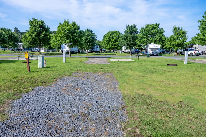 Deluxe Pull-Thru FHU RV Site-5