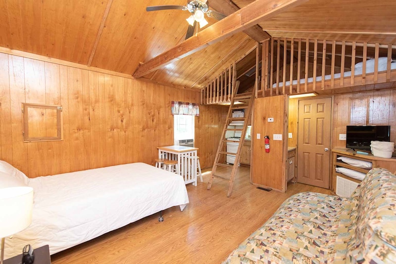Cindy Bear™ Handicap Accessible Cabin-4