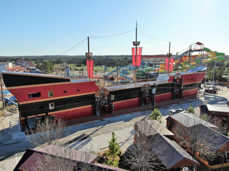 Suite - 2 Bedroom Vacation Cabin (SHIP)-8