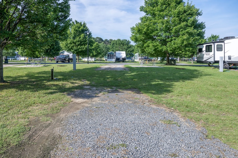 Pull-Thru FHU RV Site-1