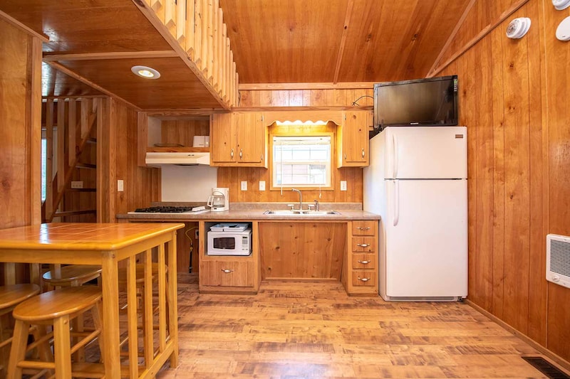 Yogi Bear™ Handicap Accessible Cabin-5