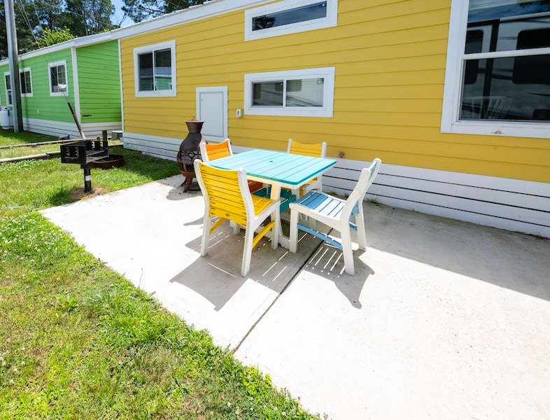 Deluxe Cabin (Queen/3 twin)-8