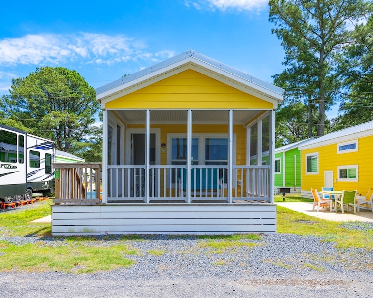 Deluxe Cabin (Queen/3 twin)-18