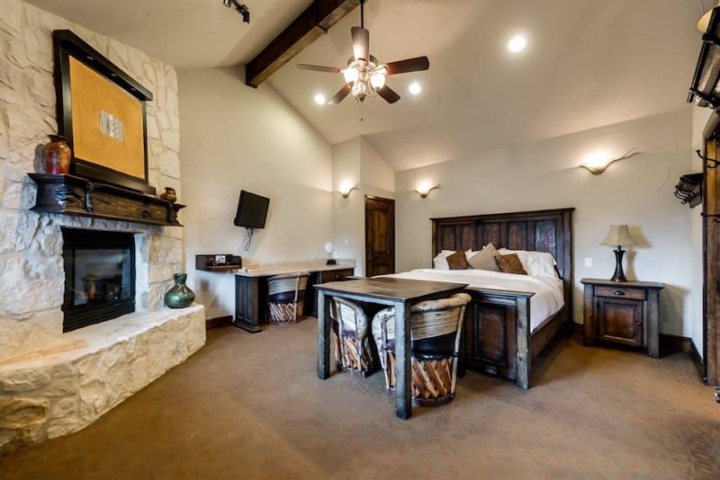 Premium Cabin (2 Queen)-6