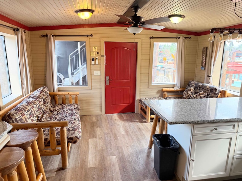 Suite - 2 Bedroom Vacation Cabin (SHIP)-7
