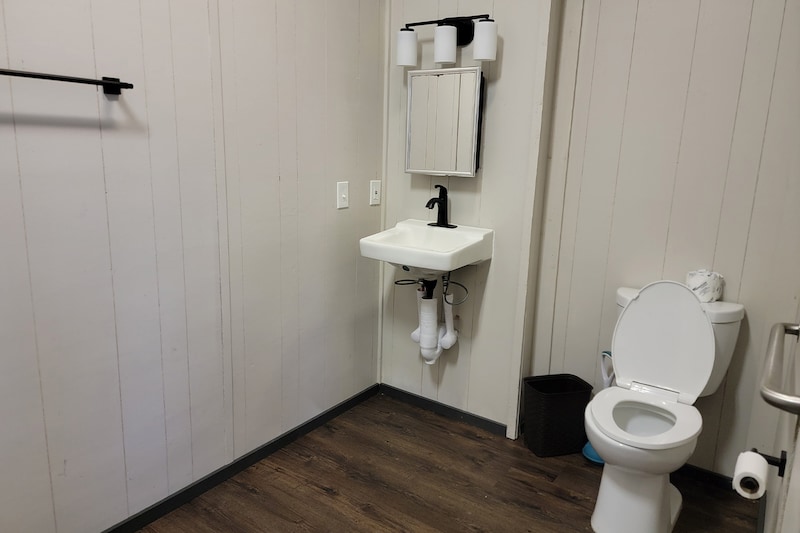 Cindy Bear™ Handicap Accessible Cabin-3