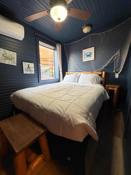 Suite - 2 Bedroom Vacation Cabin (SHIP)-2