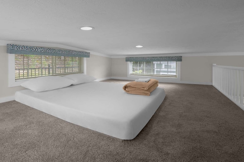 Camping Lodge - King Bed-6