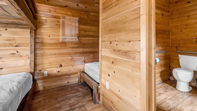 Luxury Cabin - Accessible-5