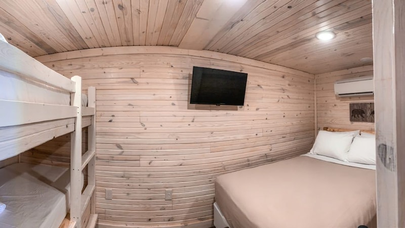 Suite 2-Story 2-Bedroom Cabins-4