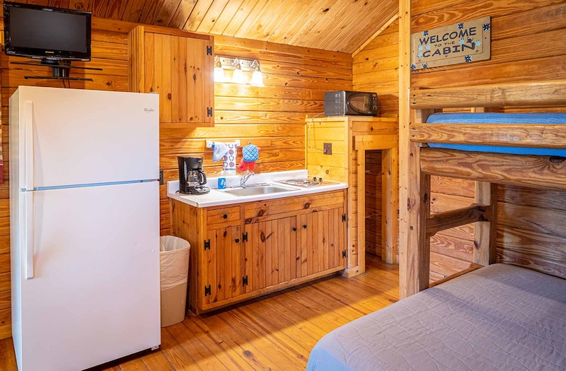 Deluxe Comfort Cabin-2