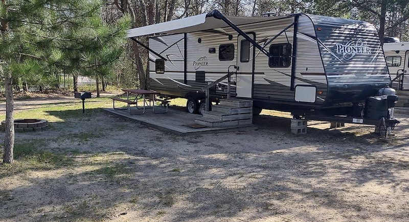 Ranger Smith RV Rental Six Person - Full-Service-6