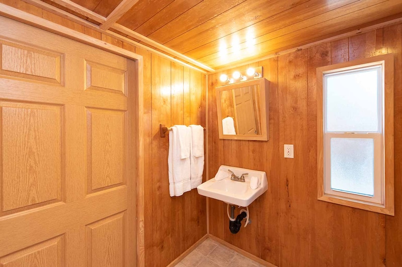 Yogi Bear™ Handicap Accessible Cabin-4