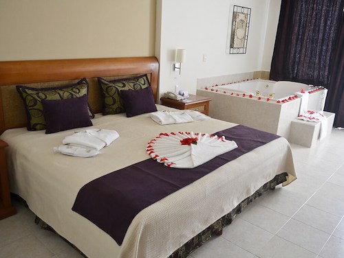 Golden Parnassus Resort & Spa Cancun Wedding Packages | Destination Weddings