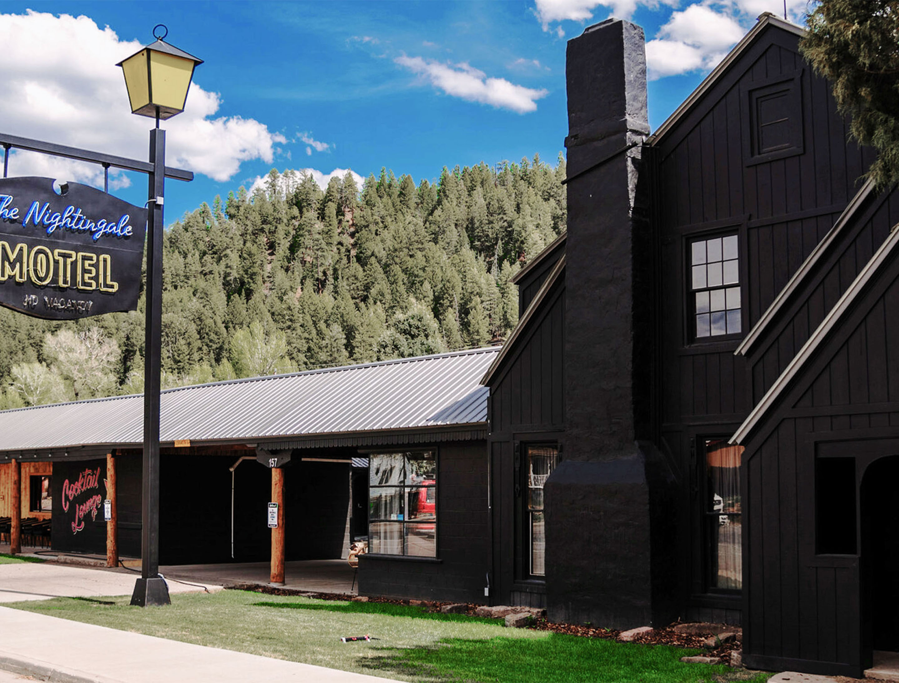 A modern mountain motel with a craft cocktail bar in scenic Pagosa Springs
