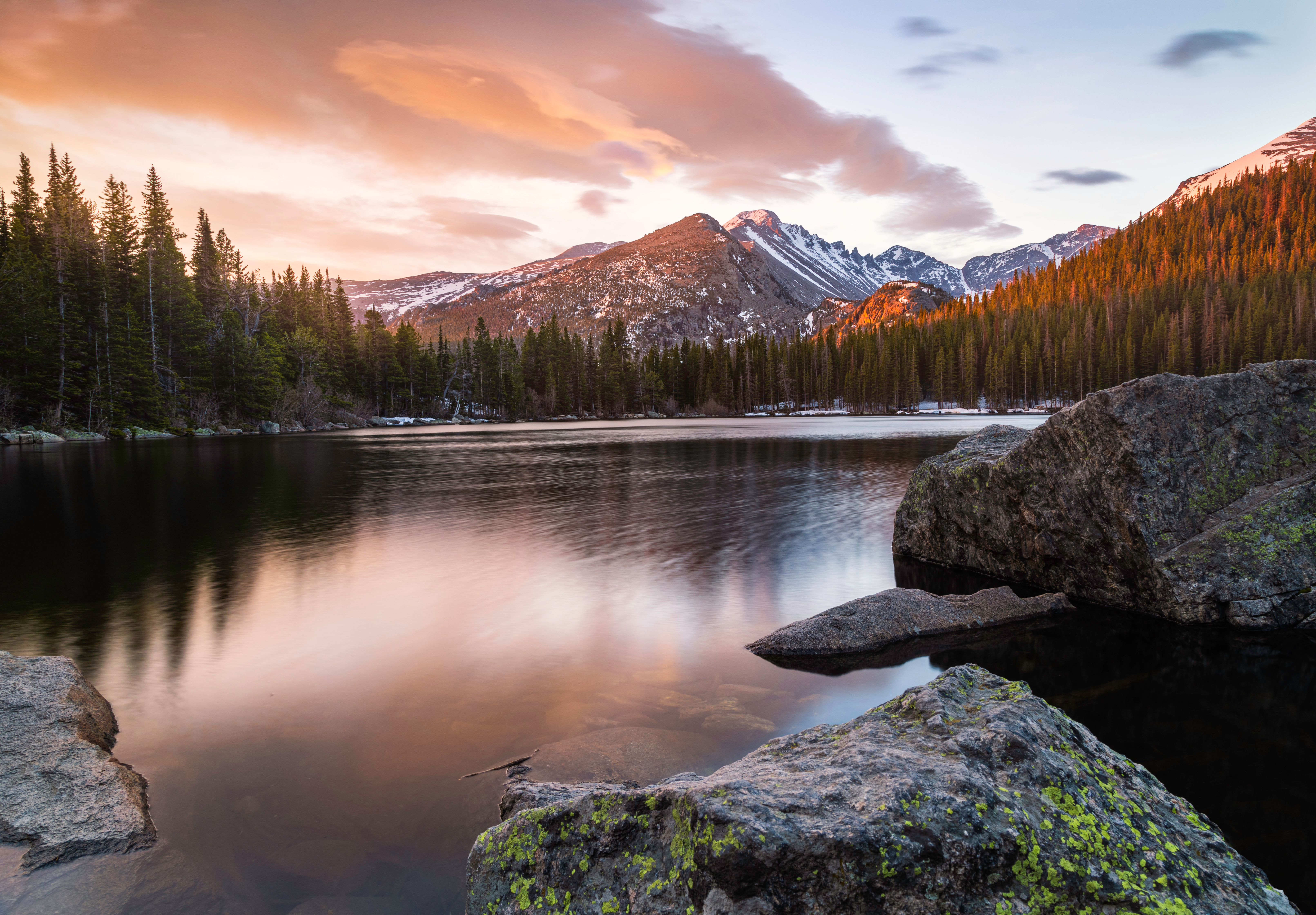 Lake Estes welcomes visitors with opportunities for fishing at Wildwood Inn
