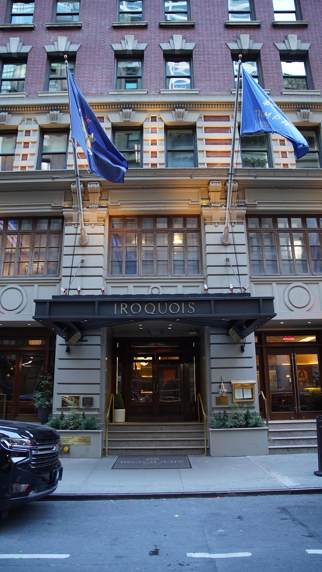 Midtown Manhattan Hotels | The Iroquois Hotel Midtown Manhattan Hotels | The Iroquois Hotel