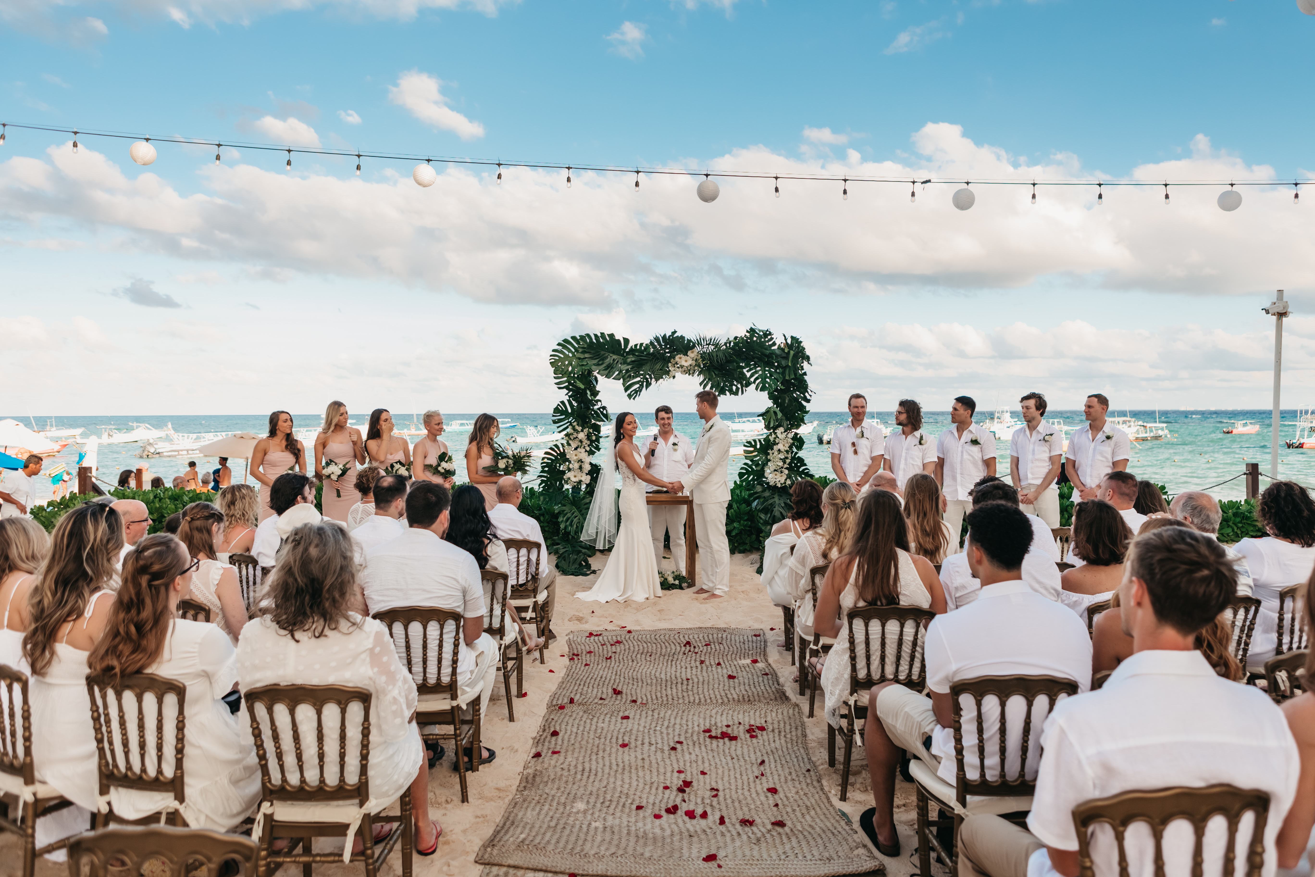 Suministros Para Bodas En La Playa De Carmel
